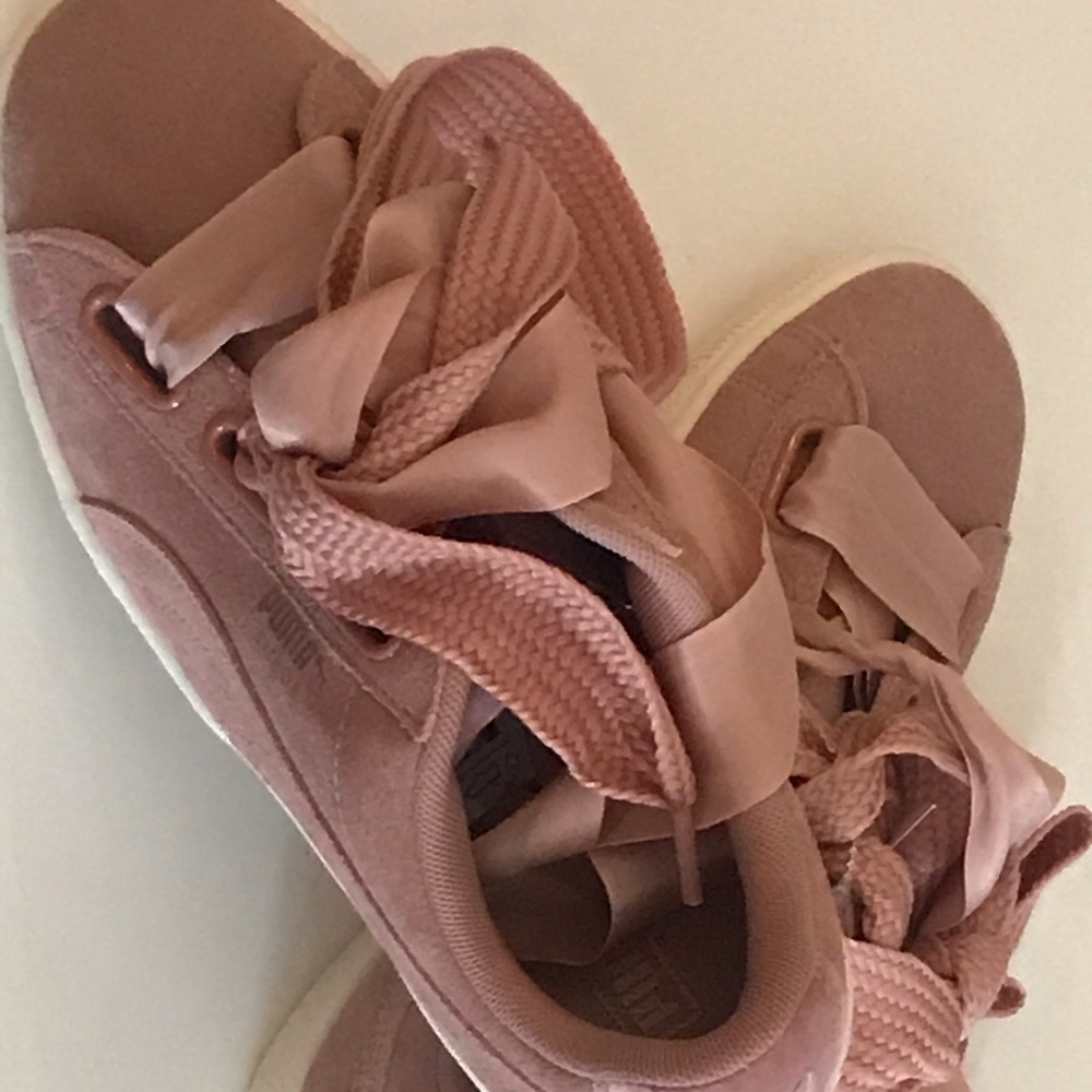 NWOT. Brand new women’s puma sneakers.